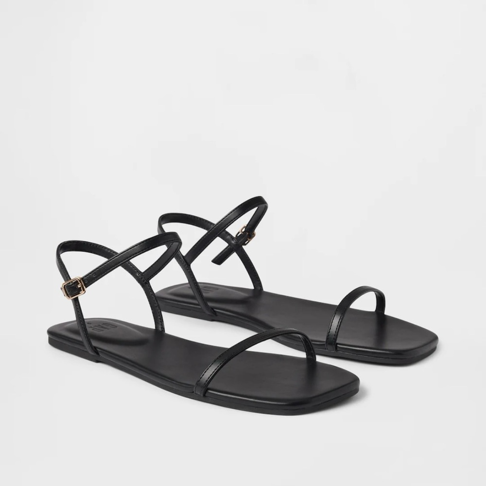 NWT Sz 6 GAP Black Strappy Sandals